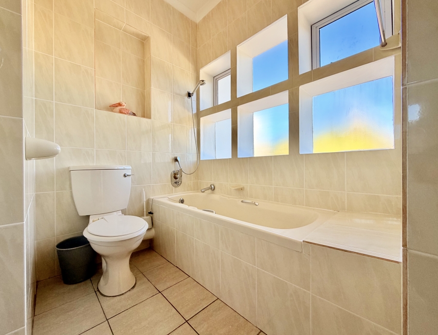 5 Bedroom Property for Sale in Vermont Western Cape